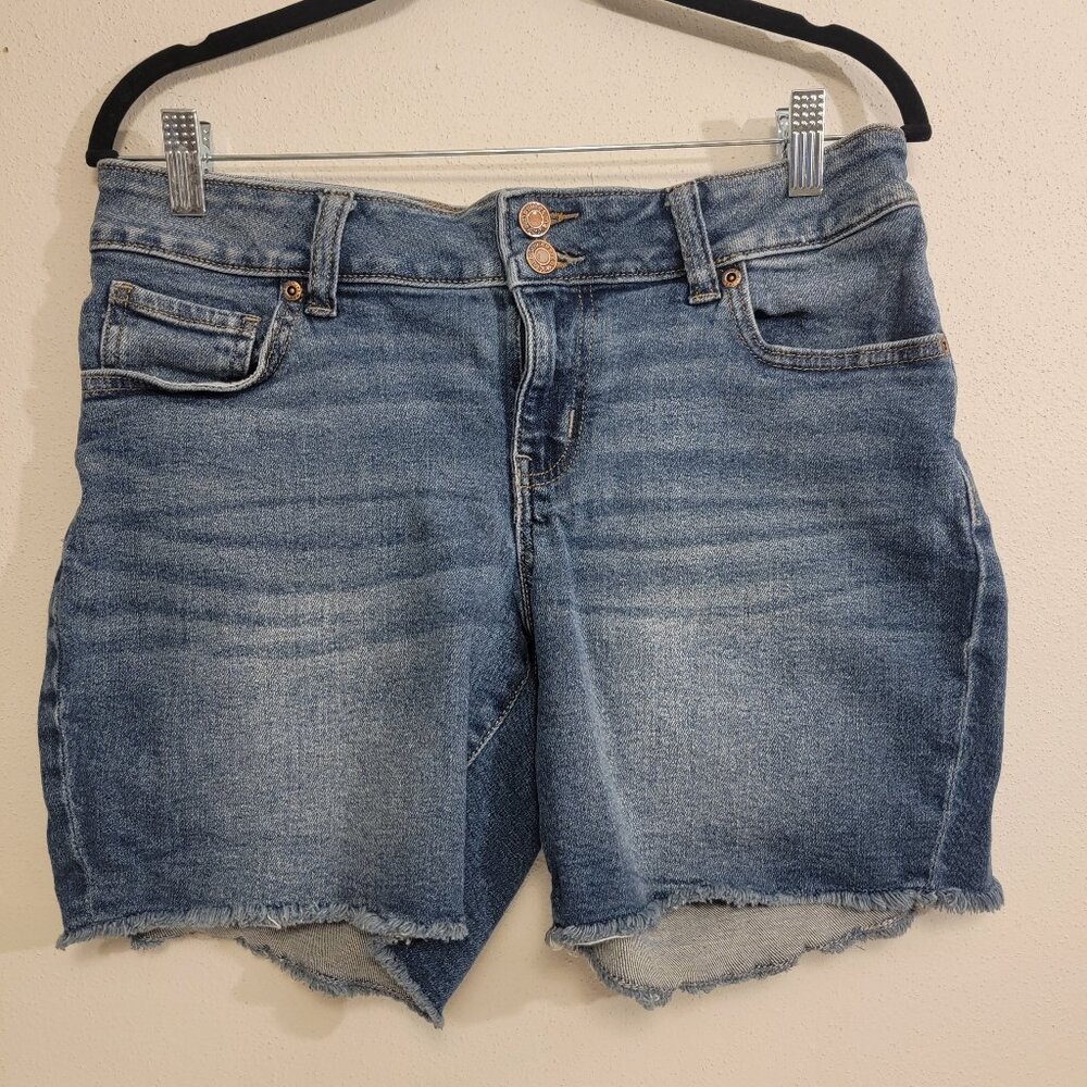 Maurices Women's Jean Shorts Mid Rise Cotton Blend Blue Denim Size 6